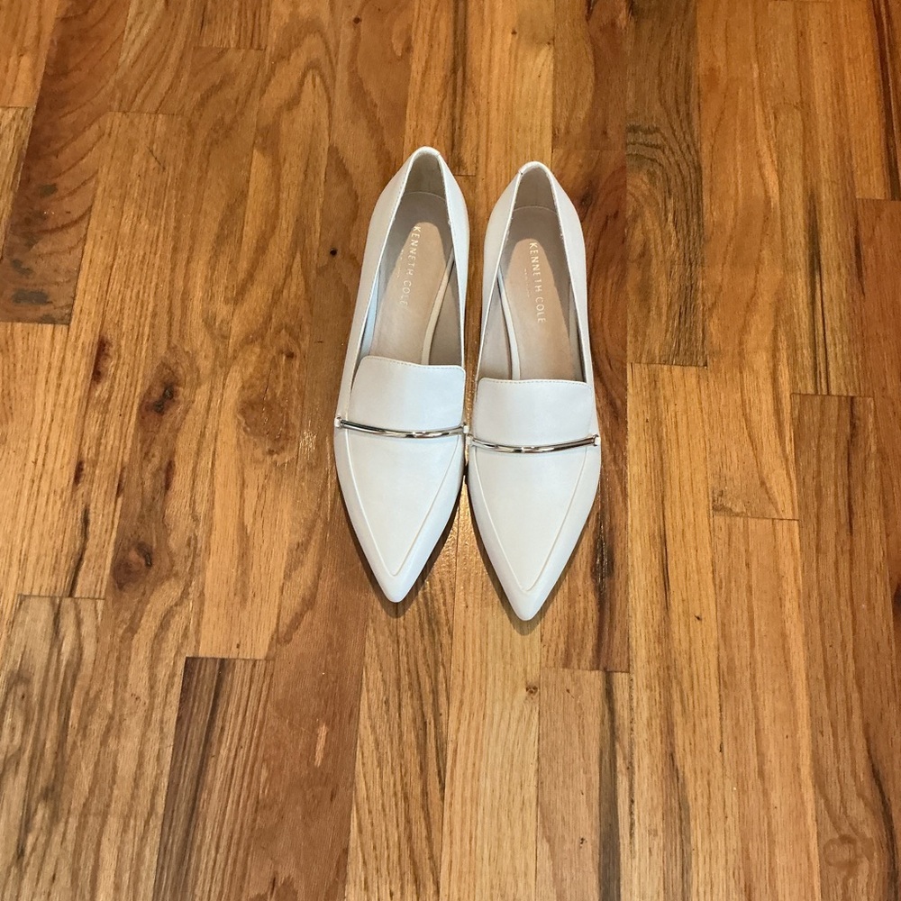 Kenneth Cole White Pointed-Toe Loafers with Silver Accent